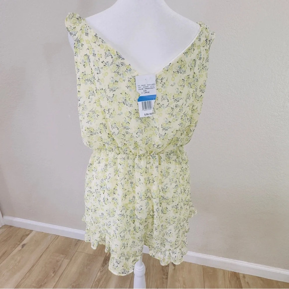 NWT SADIE & SAGE beautiful floral romper - Picture 5 of 9